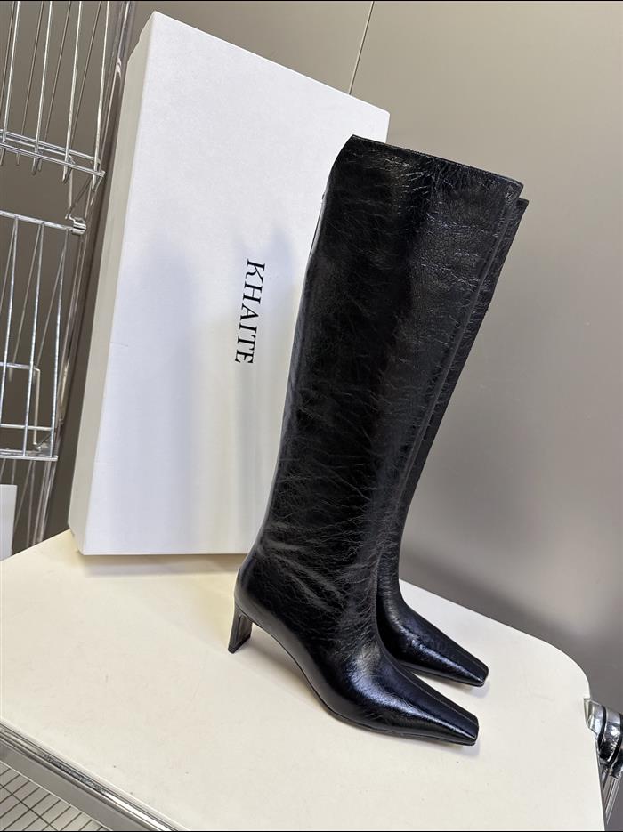 2025112817447876 560